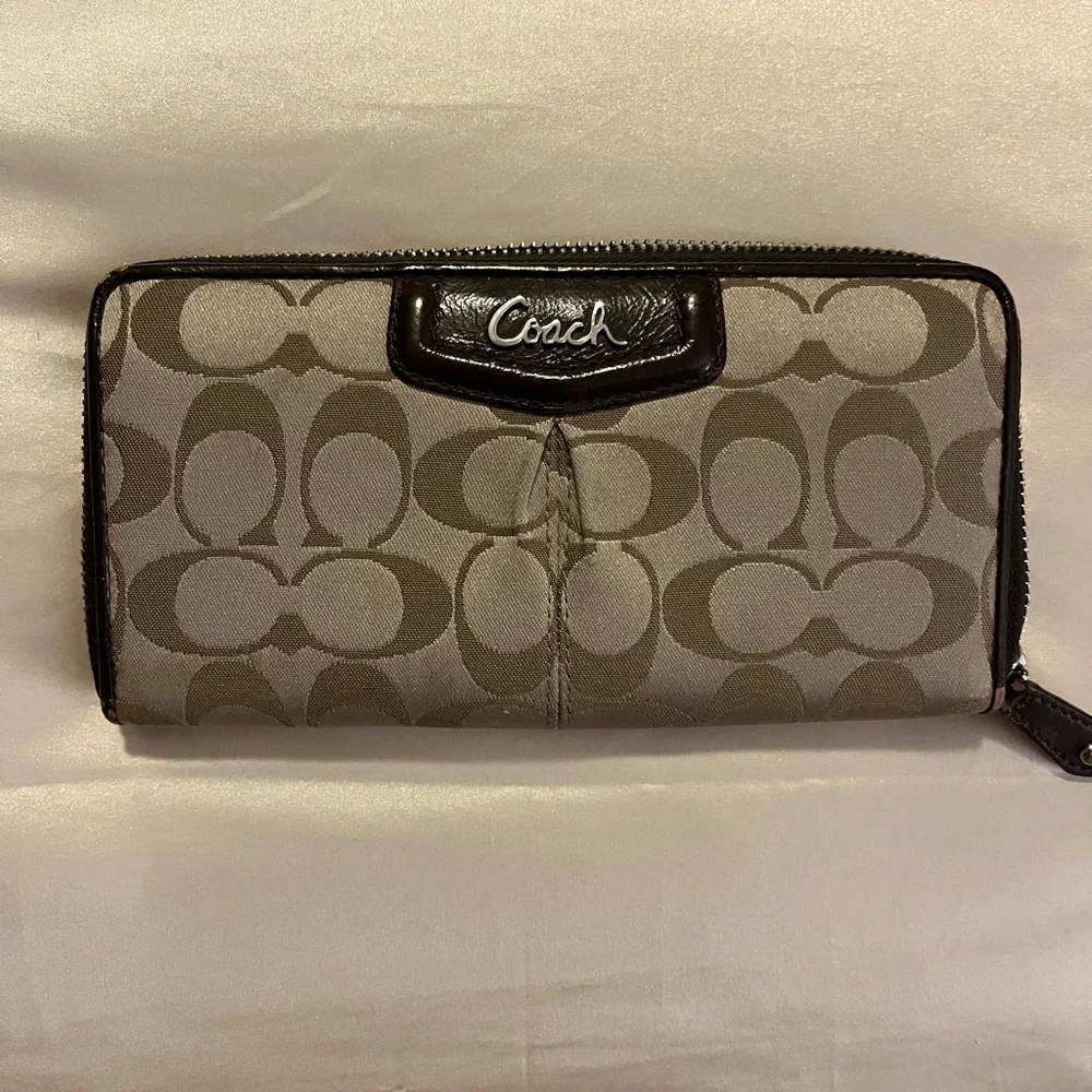Coach wallet - Picture 2 of 2